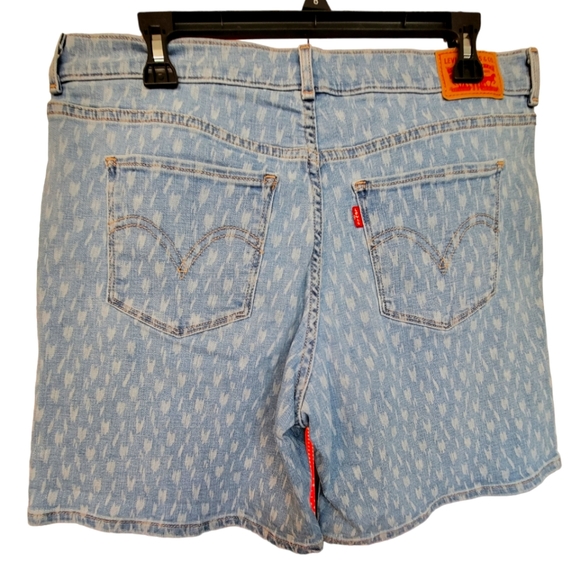 Women's shorts - Picture 2 of 3